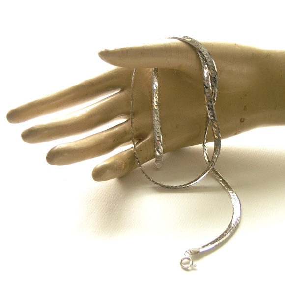 20" Sterling Silver Vintage Herringbone Necklace Made in Italy - Picture 3 of 8